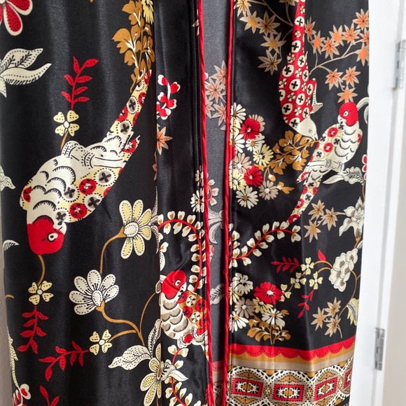 Lulu's Faraway Lands Black Print Satin Kimono Top - Picture 4 of 5